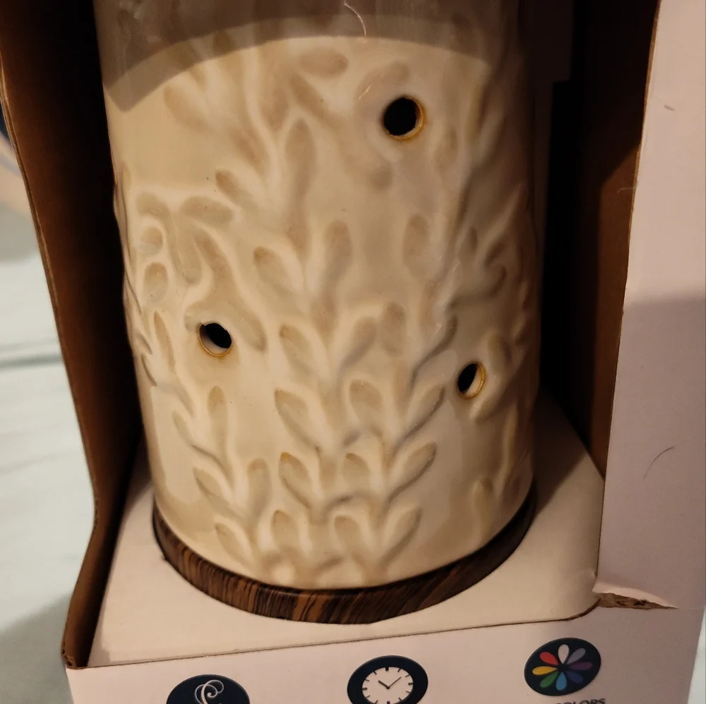 NWT!! AIROME Ultrasonic Essential Oils Diffuser